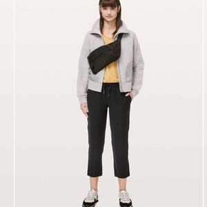 Lululemon On The Fly Crop Woven 23" Black 4‎